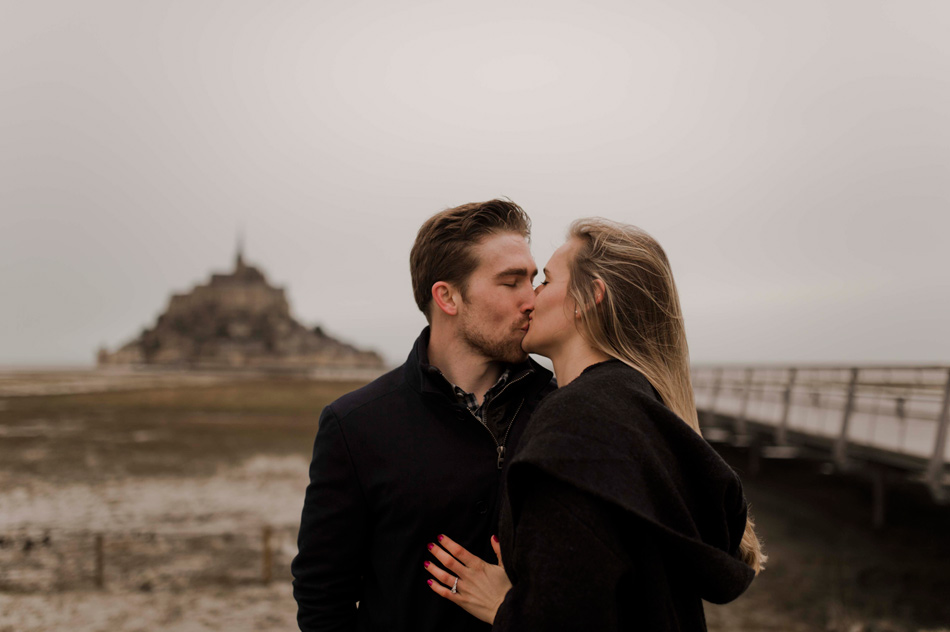 kiss at le mont saint michel