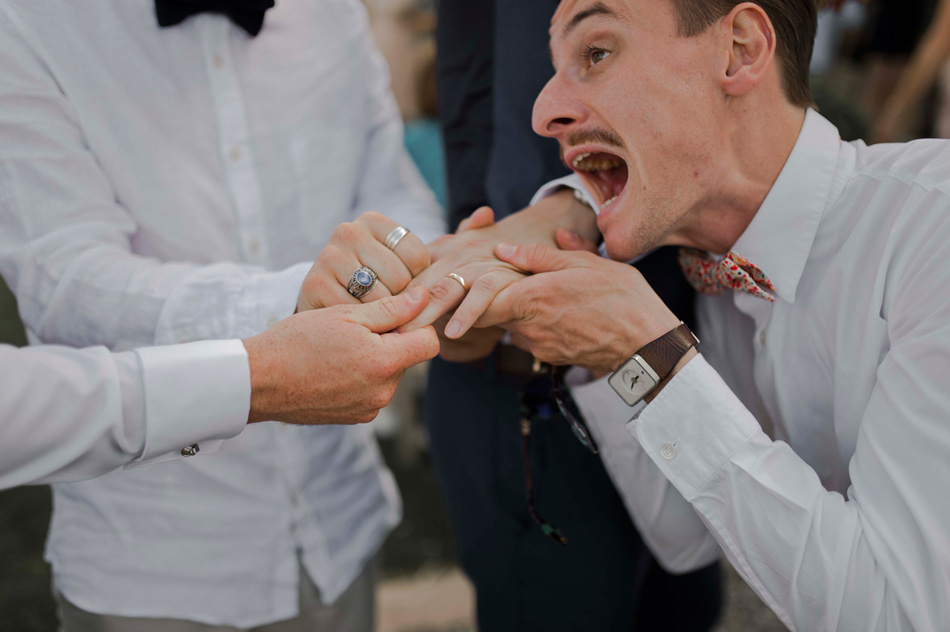 la bague du marié photographie fun