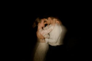photo de mariés de nuit