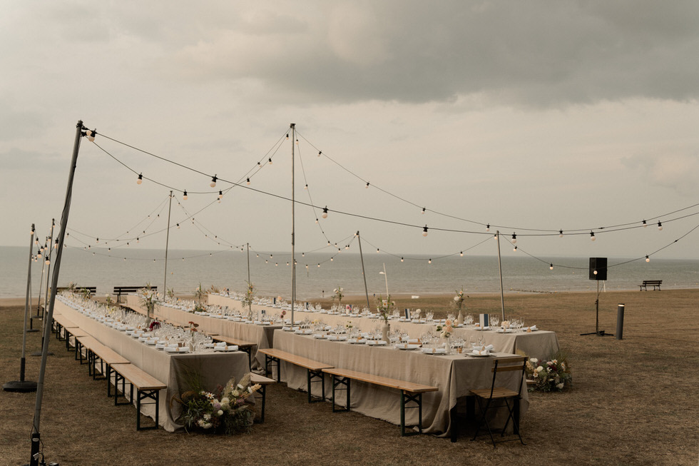 diner de mariage sur la plage en normandie