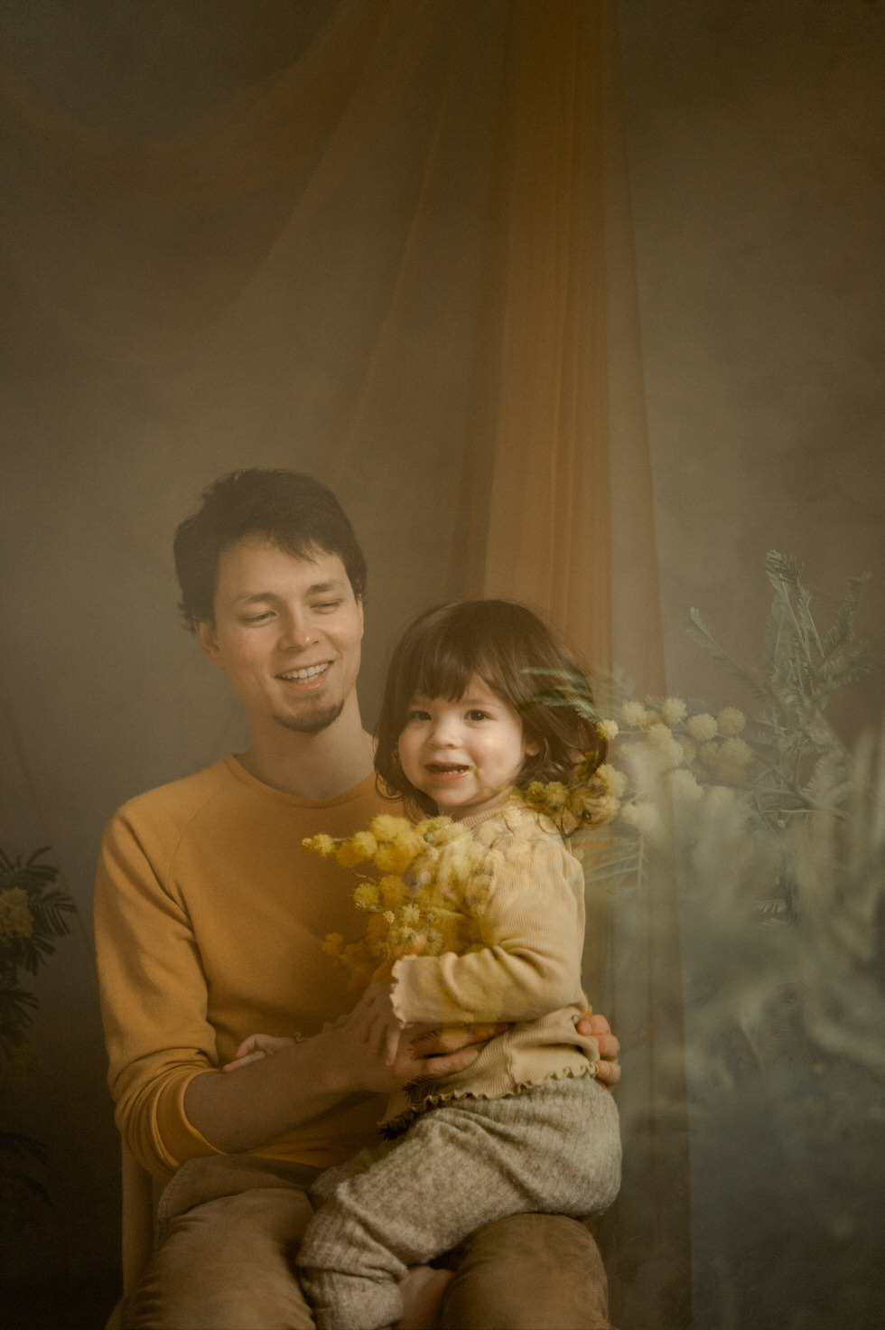 photo de papa et sa fille avec des fleurs