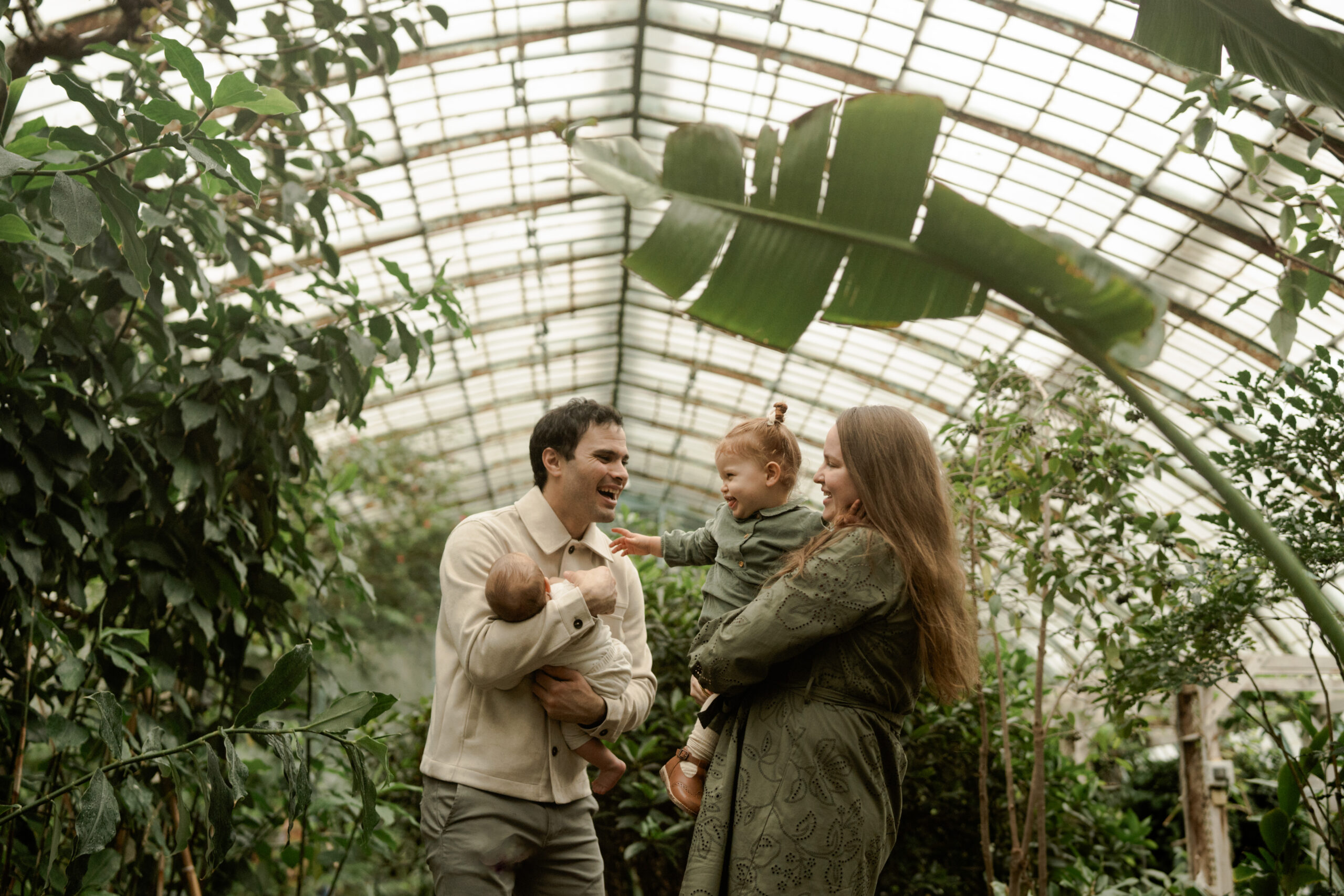 Photos de famille dans les serres d'Auteuil