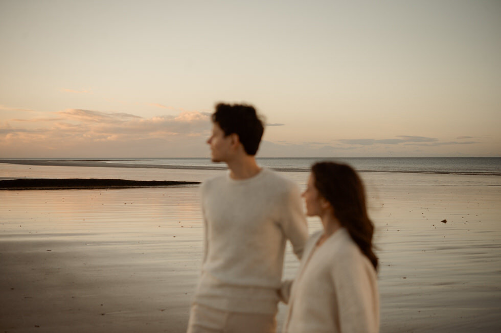 Séance couple mariage à la plage