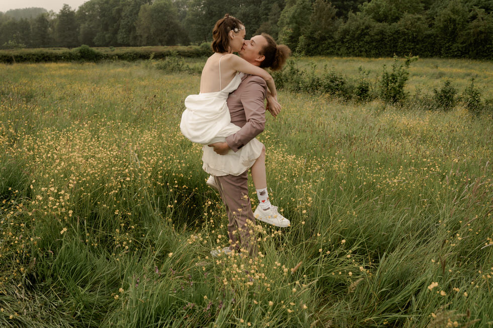 Photos de couple mariage dans les champs